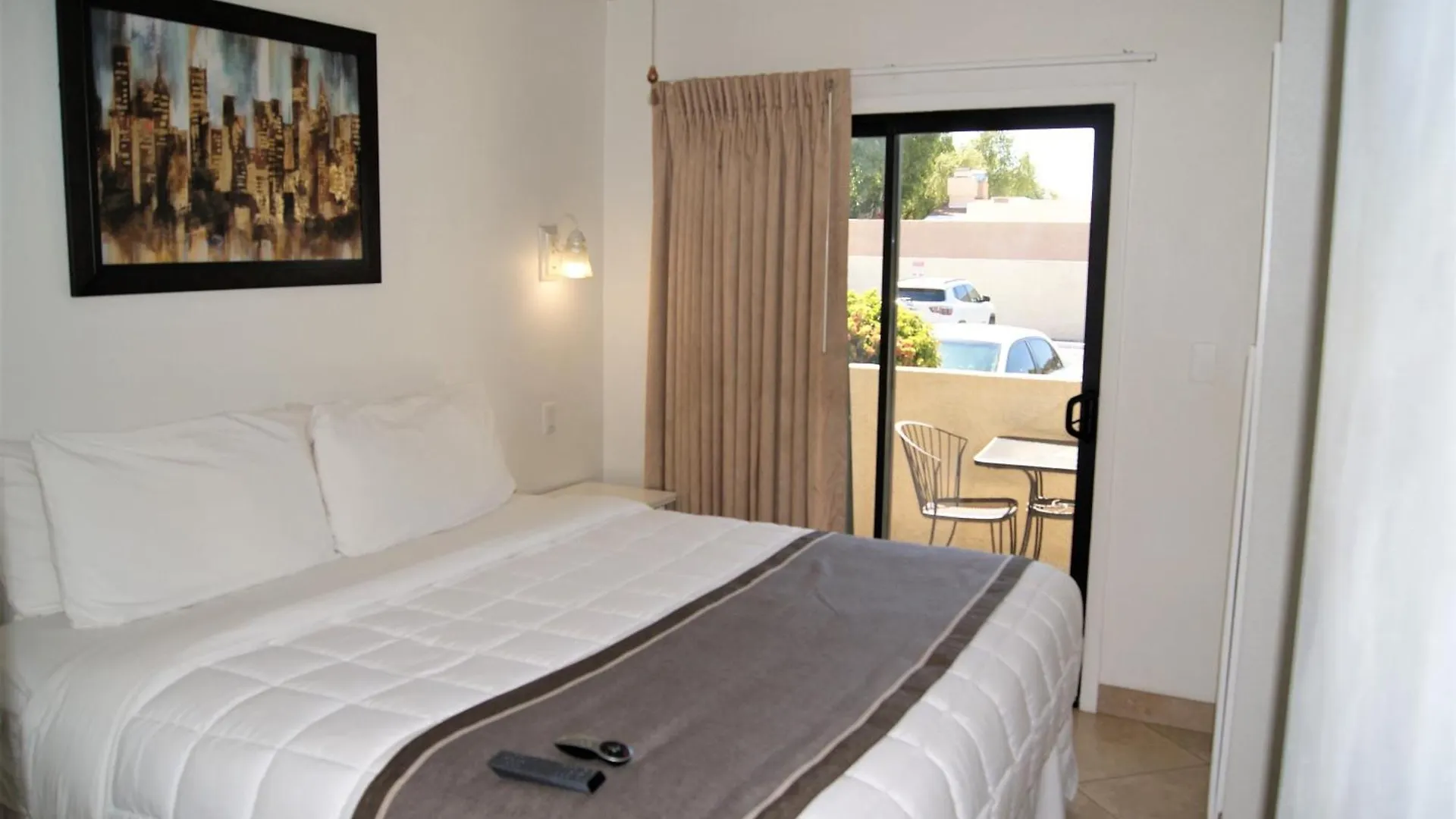 Scottsdale'S Premium Short Term Getaway, Fully Furnished 1 Bedroom Homes, Free Golf, Cable, Utilities, Wi-Fi, Parking, Pool, And Bike Trails- Unit 112 Apts